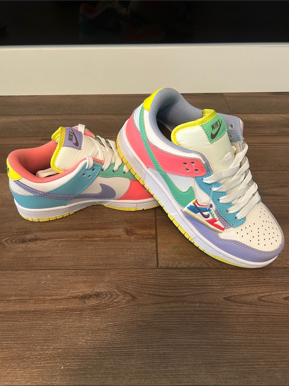 Nike Dunk Low SE "Easter Candy - Picture 2 of 7